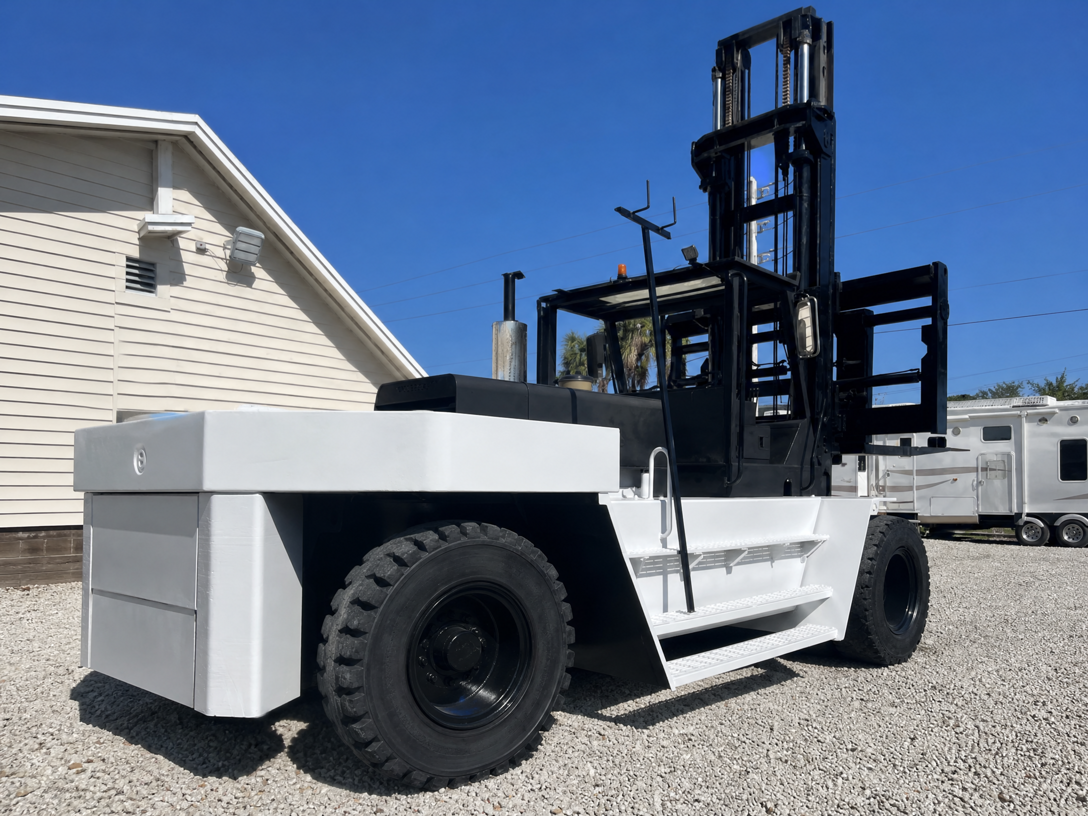 Large-capacity industrial forklift in an equipment yard